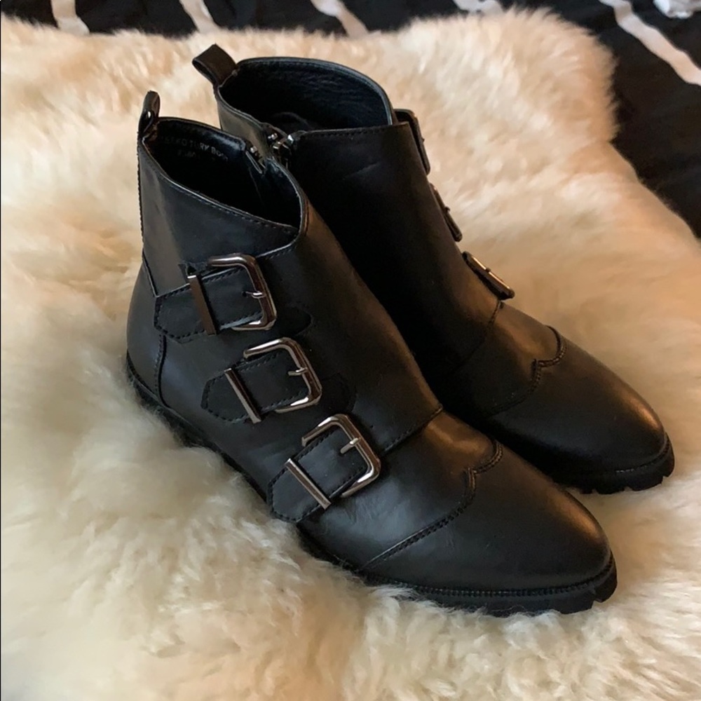 Women’s black ankle boots! Brand new never worn!